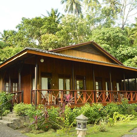 Kungkungan Bay Resort Bitung エクステリア 写真
