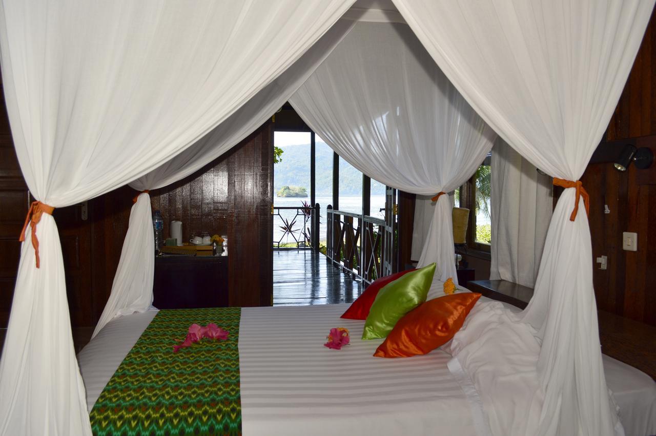 Kungkungan Bay Resort Bitung エクステリア 写真