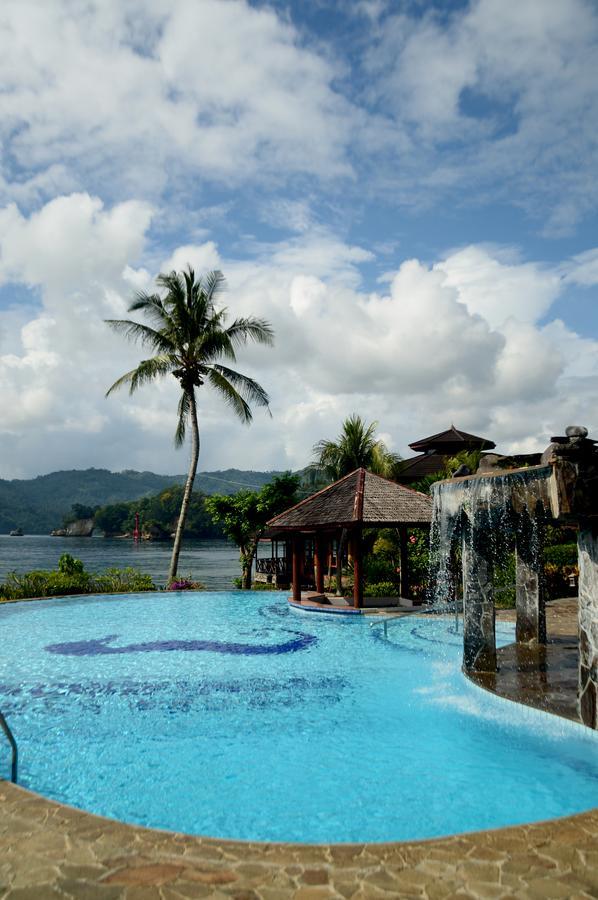 Kungkungan Bay Resort Bitung エクステリア 写真