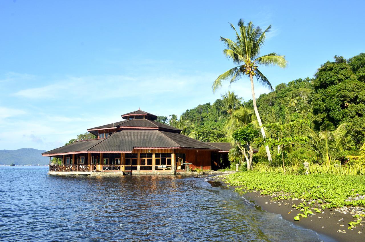 Kungkungan Bay Resort Bitung エクステリア 写真