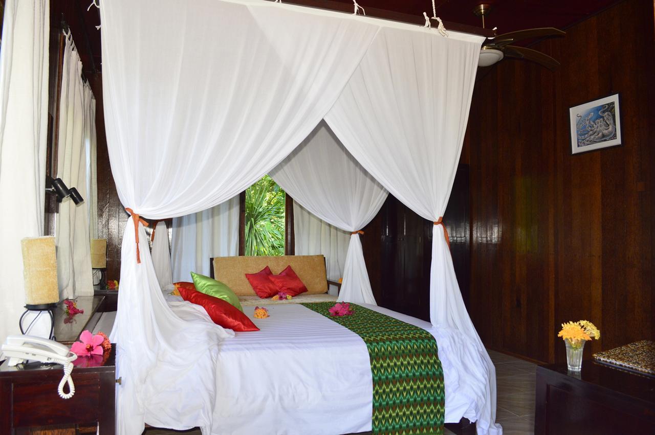 Kungkungan Bay Resort Bitung エクステリア 写真