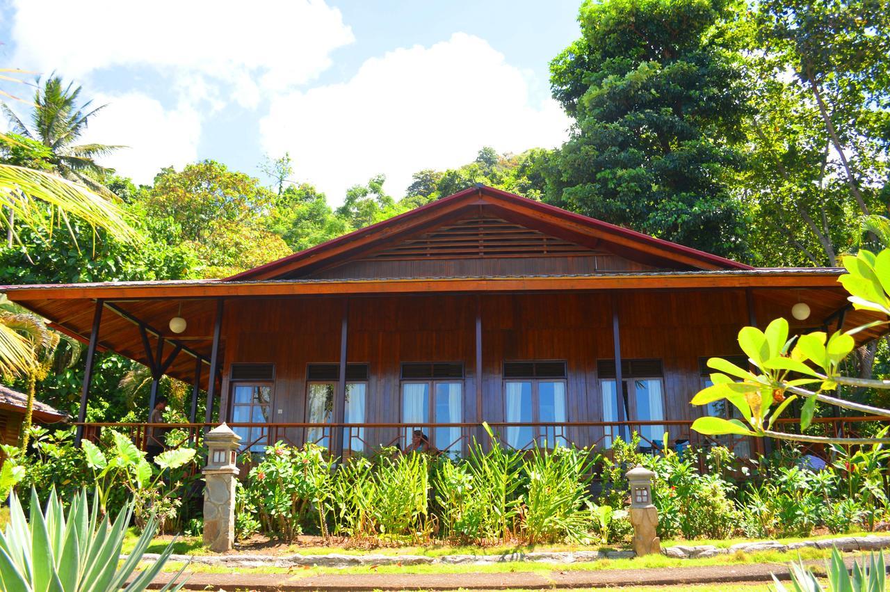 Kungkungan Bay Resort Bitung エクステリア 写真
