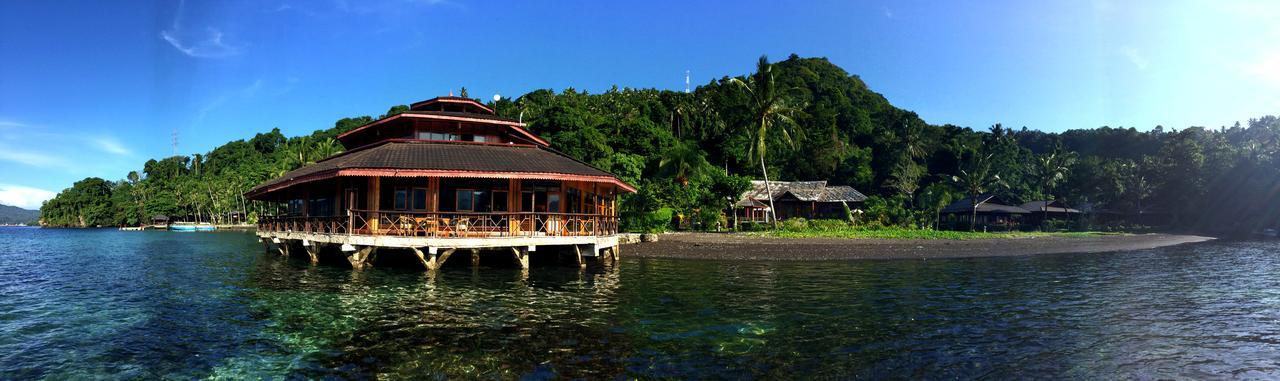 Kungkungan Bay Resort Bitung エクステリア 写真