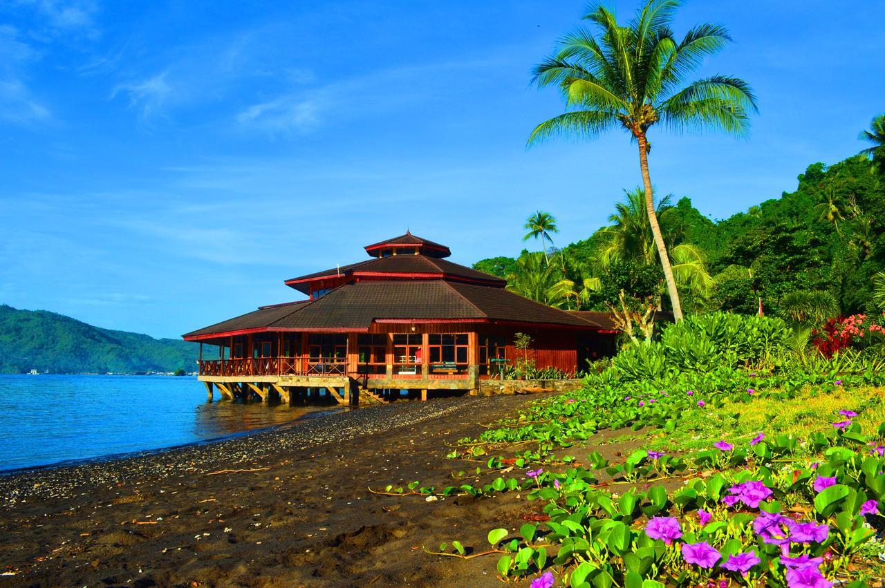 Kungkungan Bay Resort Bitung エクステリア 写真