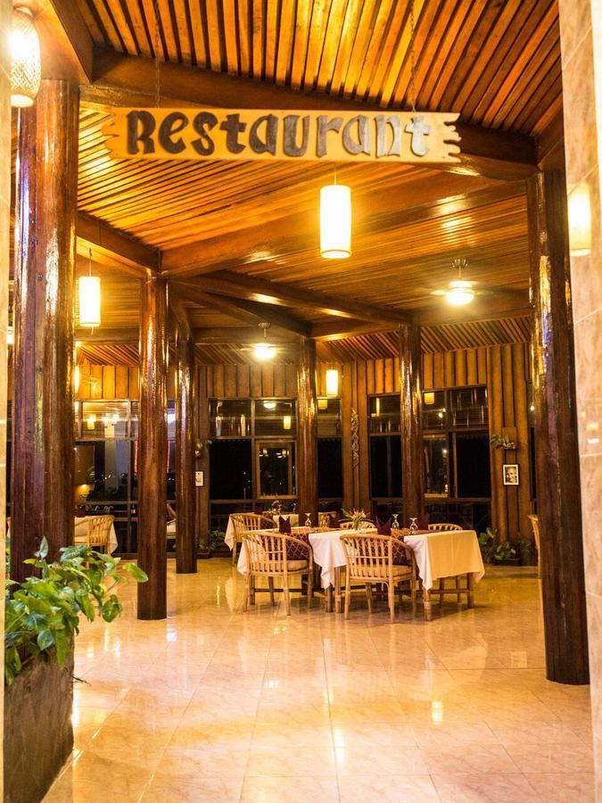 Kungkungan Bay Resort Bitung エクステリア 写真