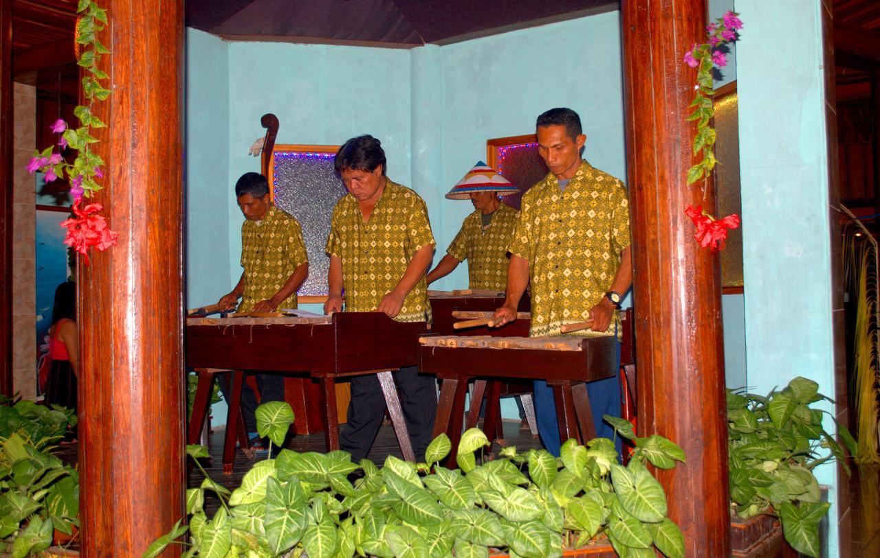 Kungkungan Bay Resort Bitung エクステリア 写真